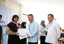 Pemkot Depok Apresiasi Siswa Berprestasi, Wali Kota Supian Suri Serahkan Penghargaan Lomba Pendidikan SD