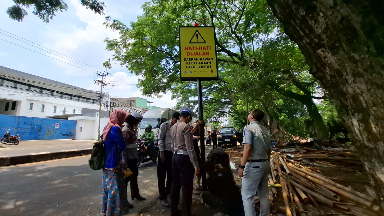 awg9LKAZqShrmeuVsrKd2bgY0JgtEUeBT1OBlMeO