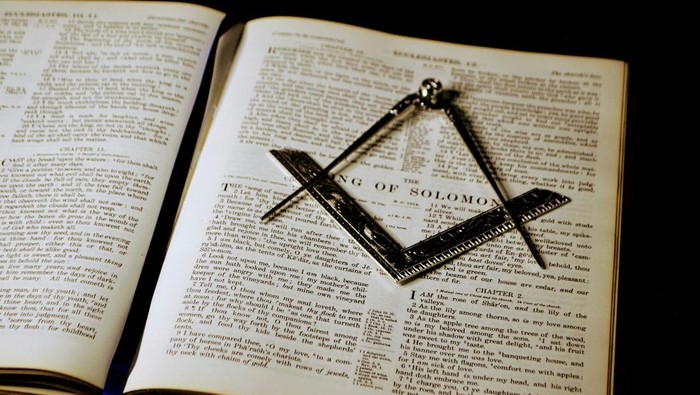 ilustrasi-simbol-freemasonry-1765787704817_169