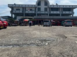 Akses Jalan Terminal Terpadu Depok Rusak Parah, Pengendara Keluhkan Lubang dan Genangan