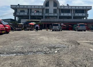 Akses Jalan Terminal Terpadu Depok Rusak Parah, Pengendara Keluhkan Lubang dan Genangan