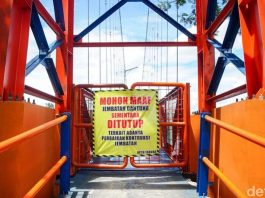 Jembatan Juara Alun-Alun Barat Depok Masih Ditutup Pasca Musibah