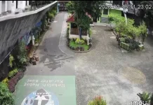 Tembok Setinggi 5 Meter Roboh Timpa SMPN 182 di Jakarta Selatan, Insiden Terekam CCTV