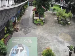 Tembok Setinggi 5 Meter Roboh Timpa SMPN 182 di Jakarta Selatan, Insiden Terekam CCTV