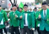 Ketua PPP Depok Mazhab HM Bagikan 500 Paket Takjil di Sawangan