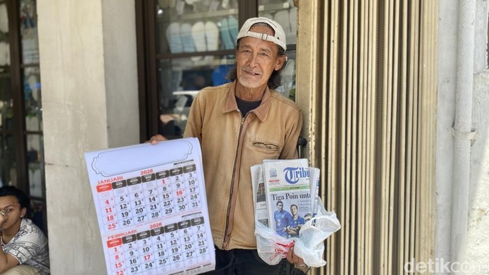 jack-70-penjual-koran-di-kawasan-pasar-baru-bandung-1773212306120_169