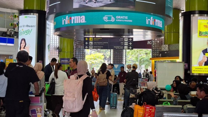 suasana-stasiun-gambir-mulai-dipadati-pemudik-sabtu-1432026-1773462076473_169