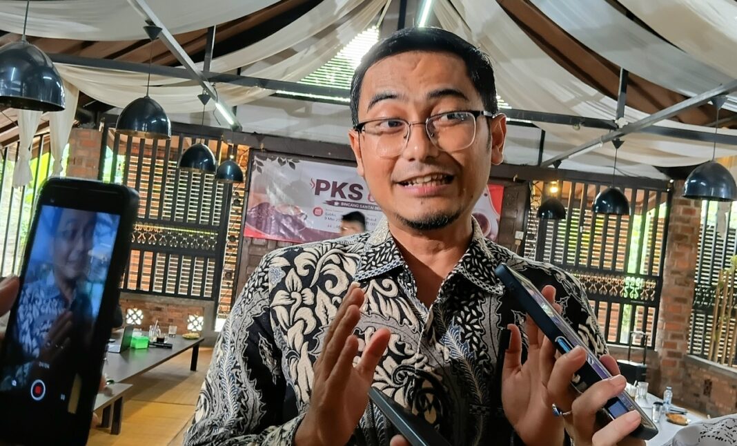Ade Supriyatna saat wawancara dengan awak media usai acara coffe talk