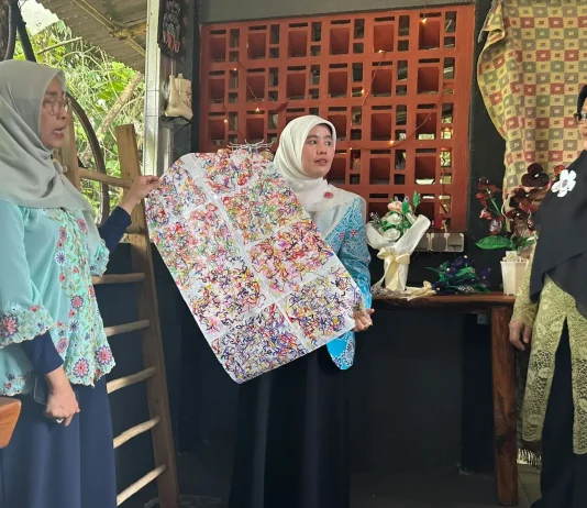 Pelopori Kampung Tematik Pertama di Depok, Dekranasda Resmikan “PlasART” Guna Dorong Pemberdayaan Ekonomi Kreatif Berbasis Limbah Plastik
