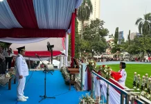 Tampil Tenang dan Anggun, Embun Yasmine Sukses Tunaikan Tugas Pembawa Baki Upacara Penurunan Bendera di Depok
