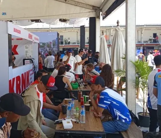 Kuliner Tradisional Pikat Ajang Internasional, Soto Ayam Laris Manis Diserbu Pembalap dan Kru GP Indonesia 2026 di Mandalika
