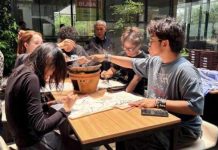 Peringati Hari Batik Nasional, Evenciio Apartment Margonda Gelar Workshop Membatik dan Tari Kecak bagi Mahasiswa Asing